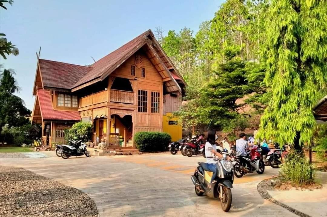 Crossroads House Hotel Mae Hong Son Eksteriør billede