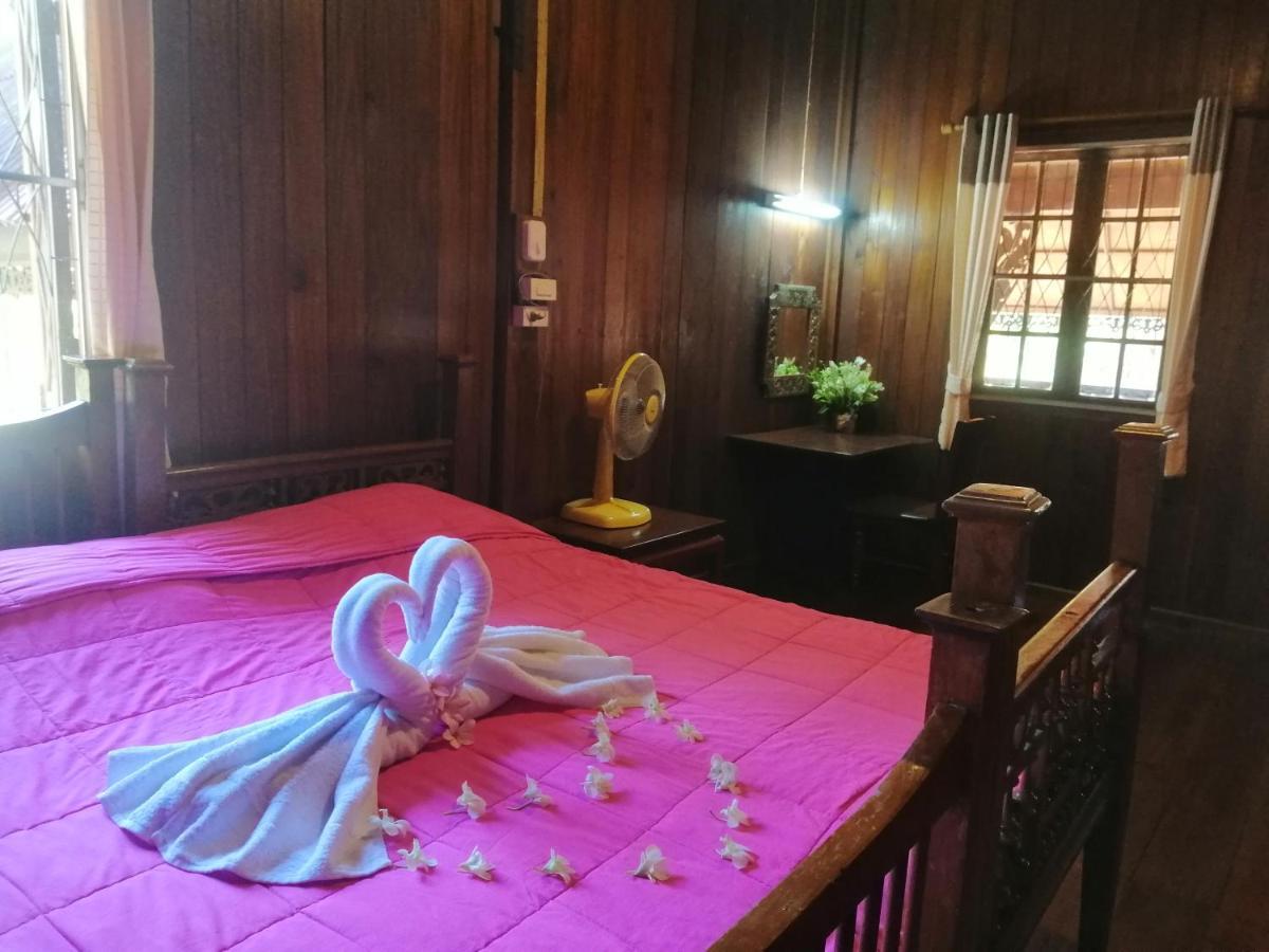 Crossroads House Hotel Mae Hong Son Eksteriør billede