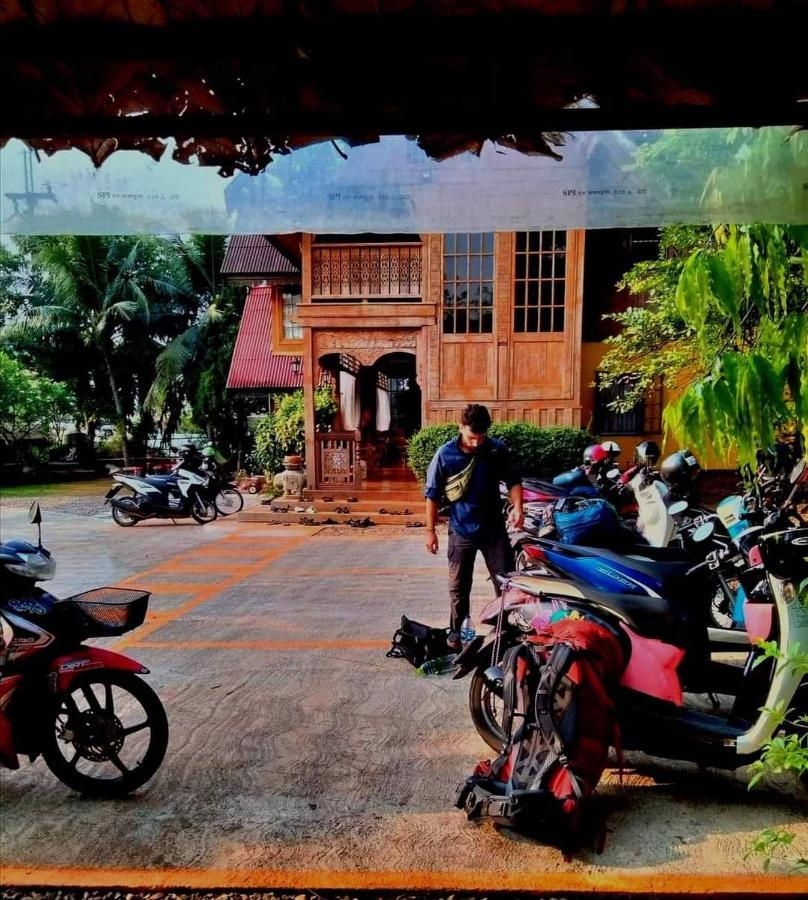 Crossroads House Hotel Mae Hong Son Eksteriør billede