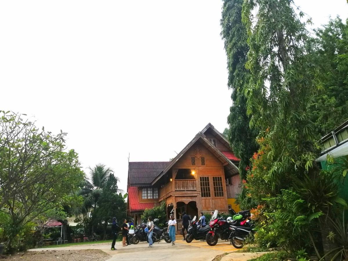 Crossroads House Hotel Mae Hong Son Eksteriør billede