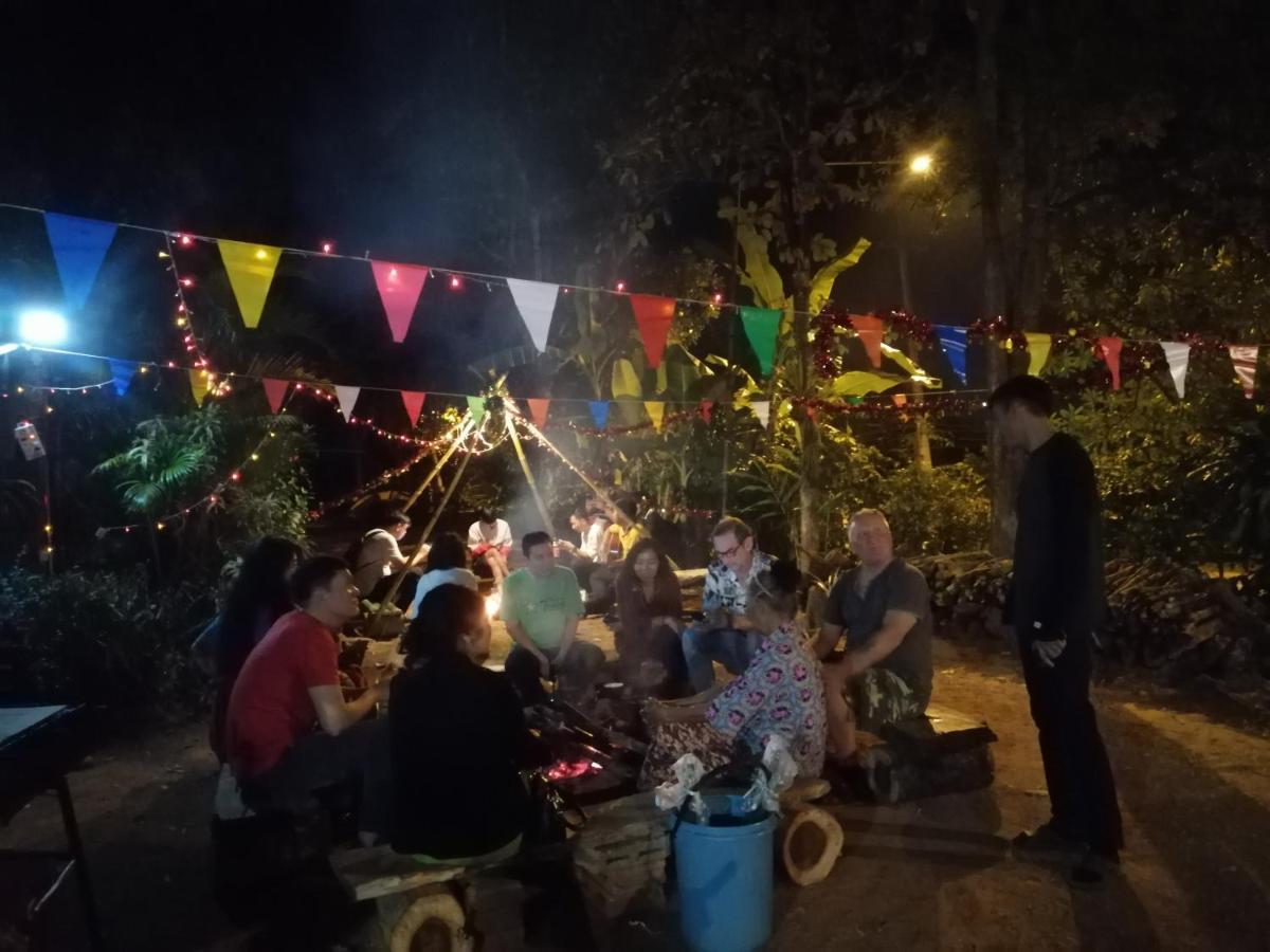 Crossroads House Hotel Mae Hong Son Eksteriør billede