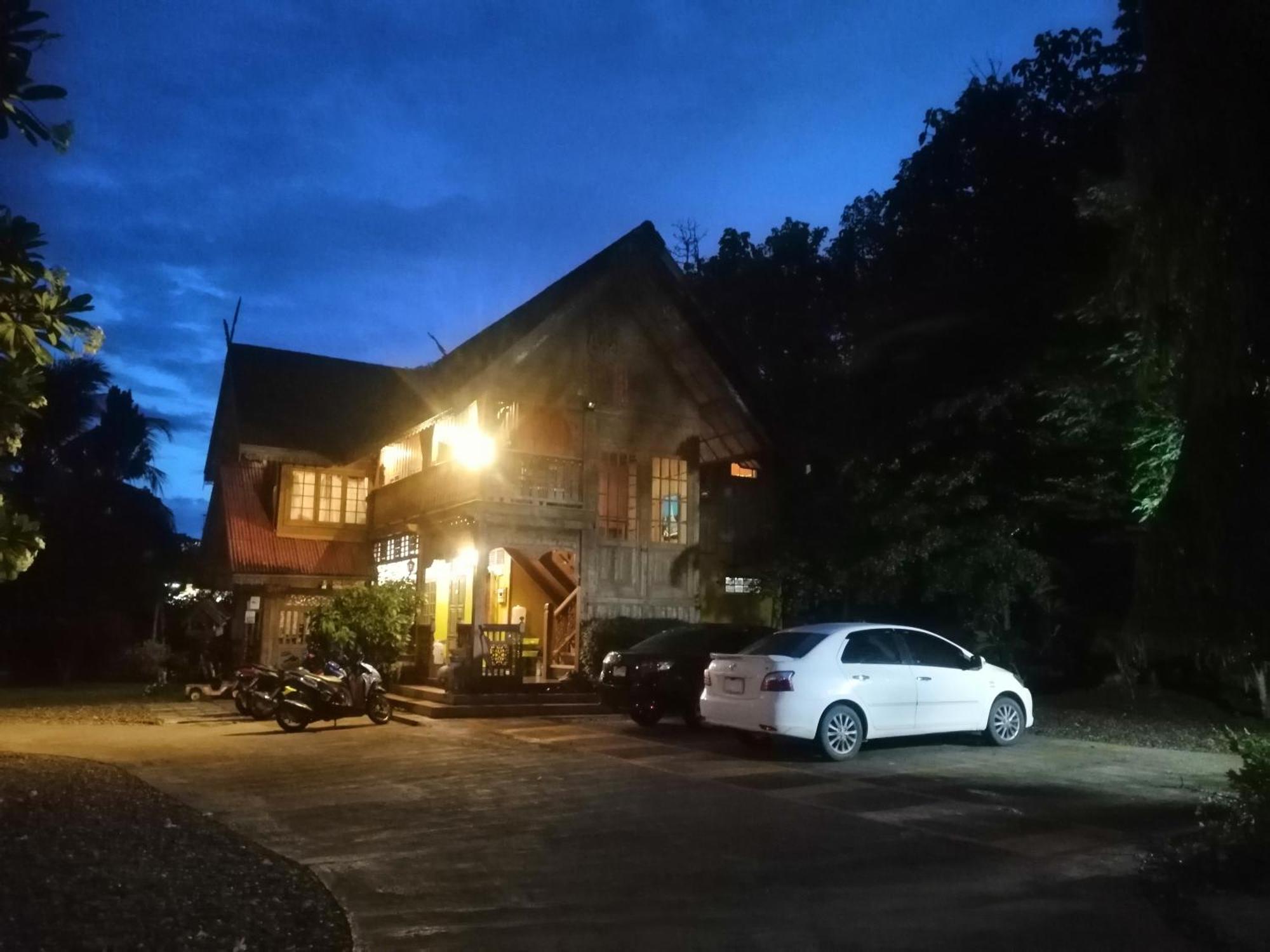 Crossroads House Hotel Mae Hong Son Eksteriør billede