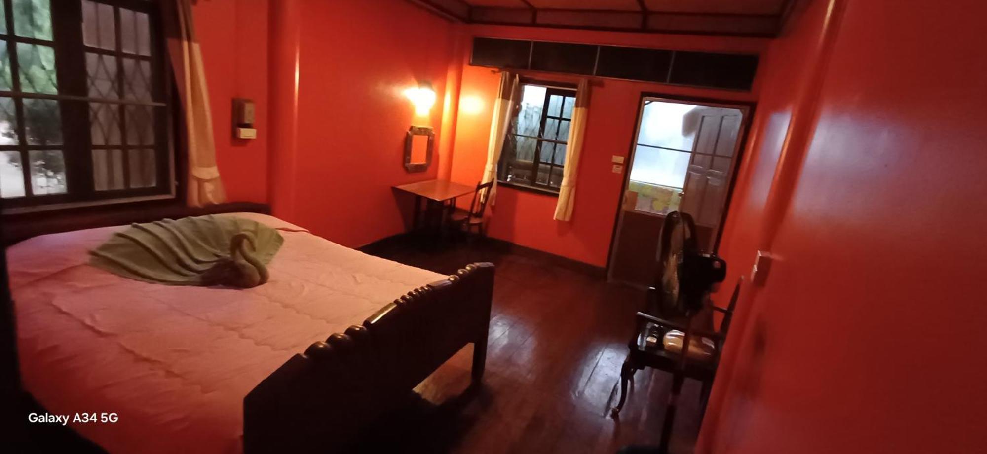 Crossroads House Hotel Mae Hong Son Eksteriør billede