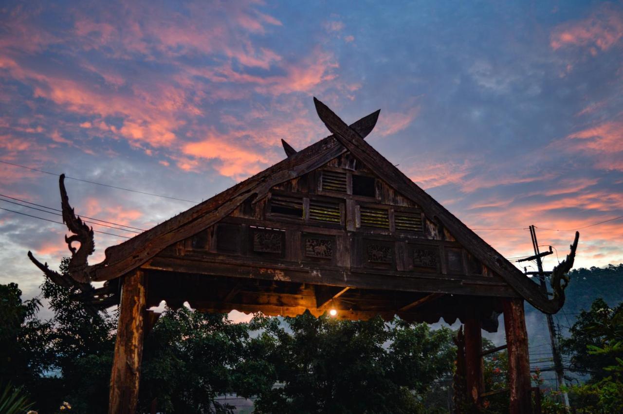 Crossroads House Hotel Mae Hong Son Eksteriør billede