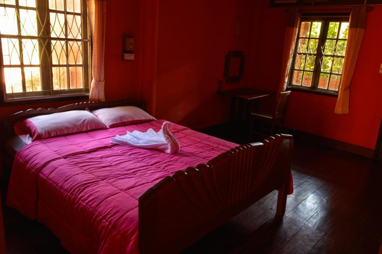 Crossroads House Hotel Mae Hong Son Eksteriør billede